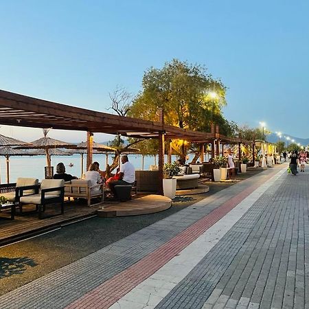 Irene Beach Front Luxury Suite Peraia  Bagian luar foto