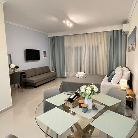 Irene Beach Front Luxury Suite Peraia  Bagian luar foto