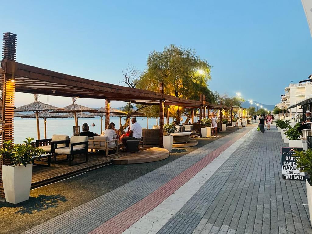 Irene Beach Front Luxury Suite Peraia  Bagian luar foto