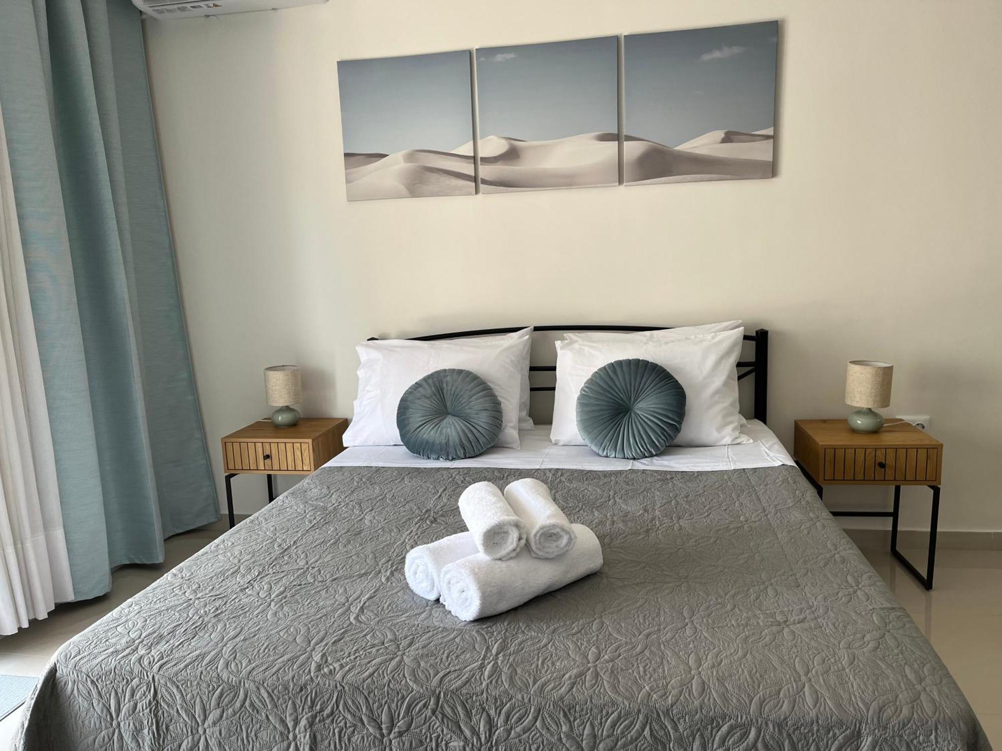 Irene Beach Front Luxury Suite Peraia  Bagian luar foto
