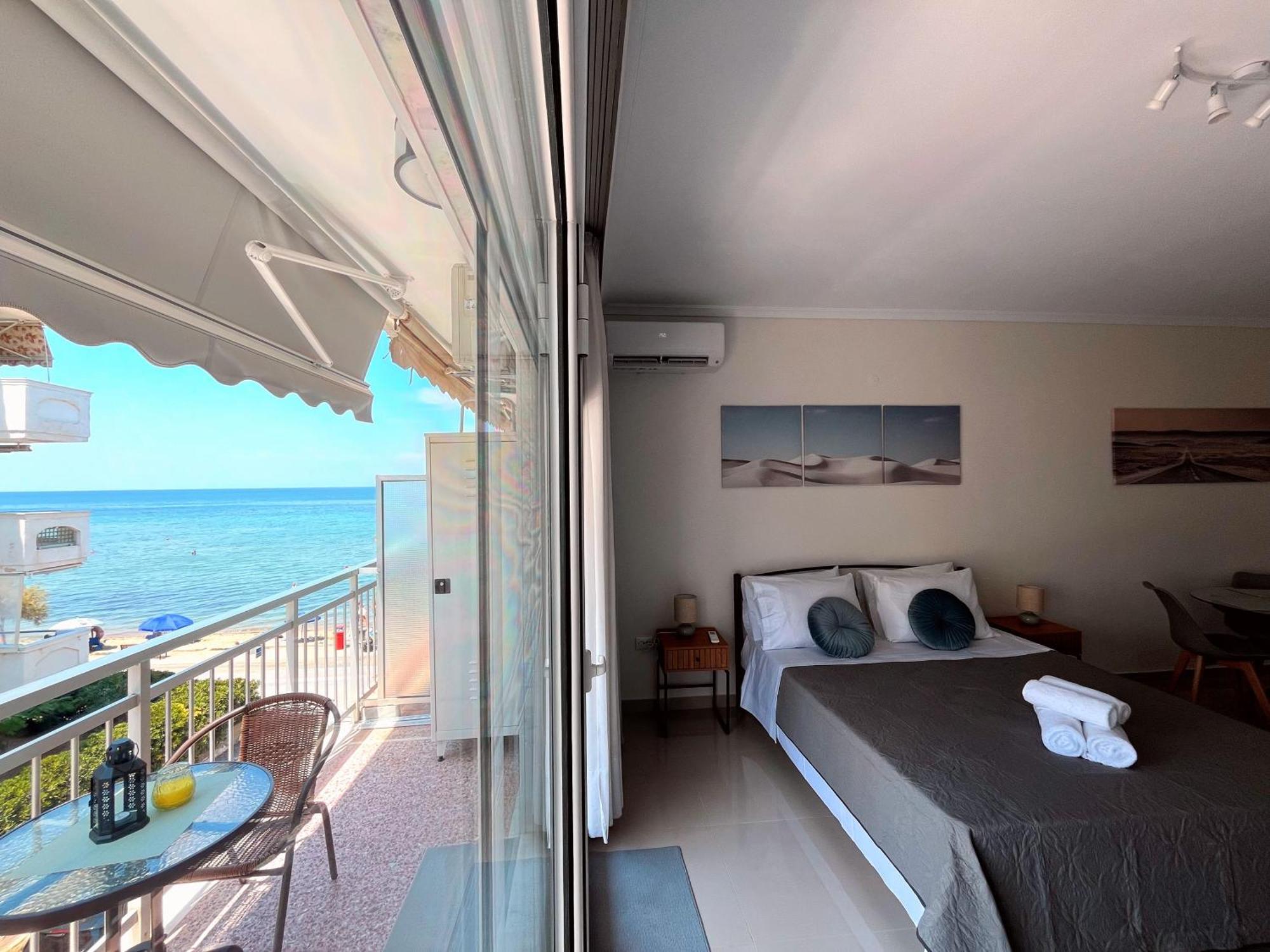 Irene Beach Front Luxury Suite Peraia  Bagian luar foto