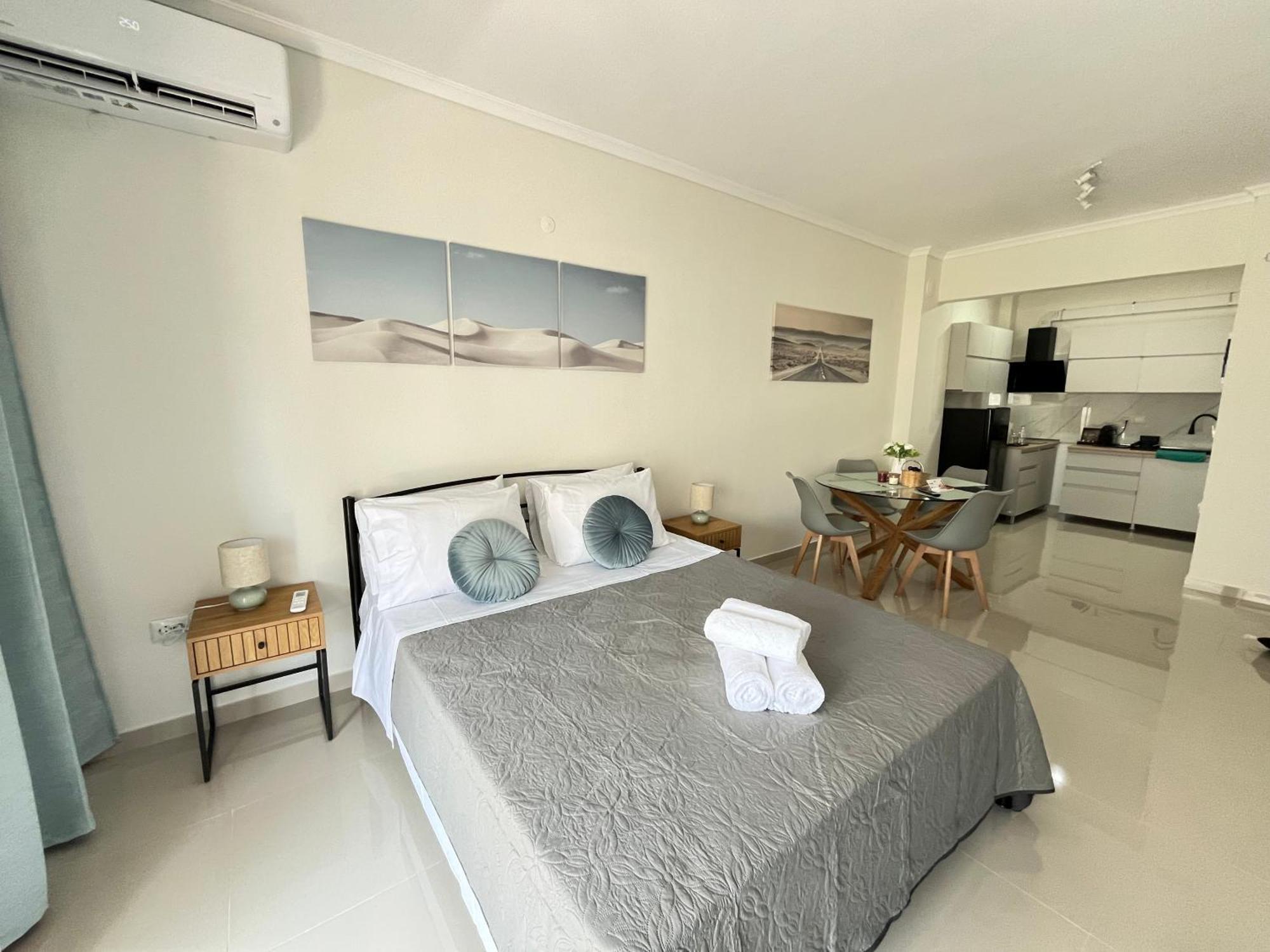 Irene Beach Front Luxury Suite Peraia  Bagian luar foto