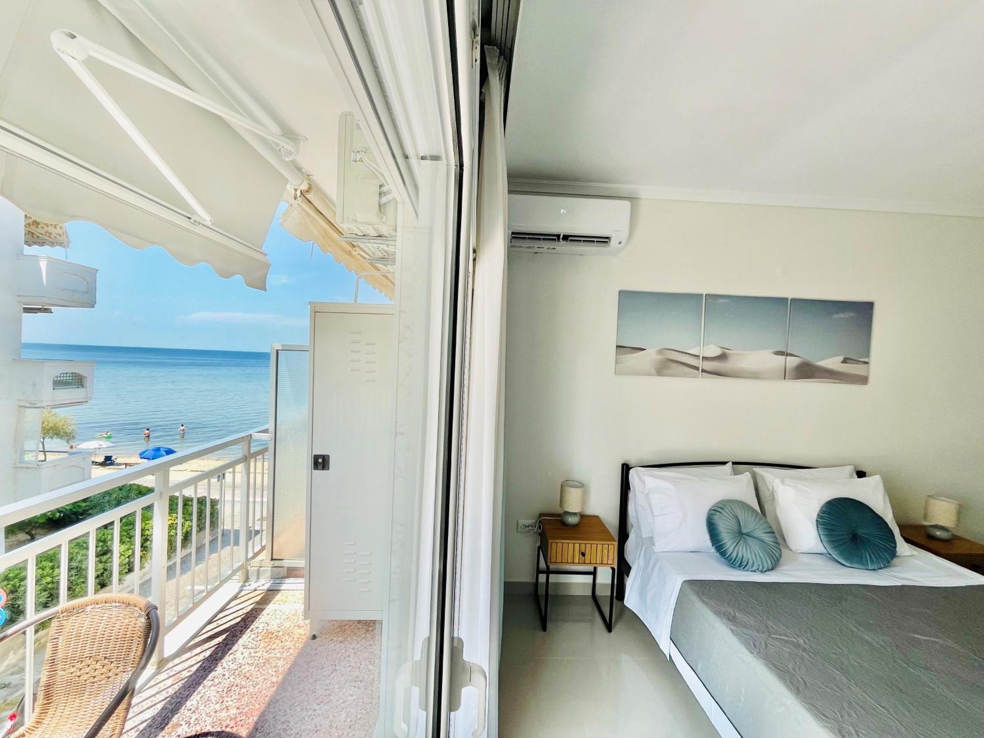 Irene Beach Front Luxury Suite Peraia  Bagian luar foto