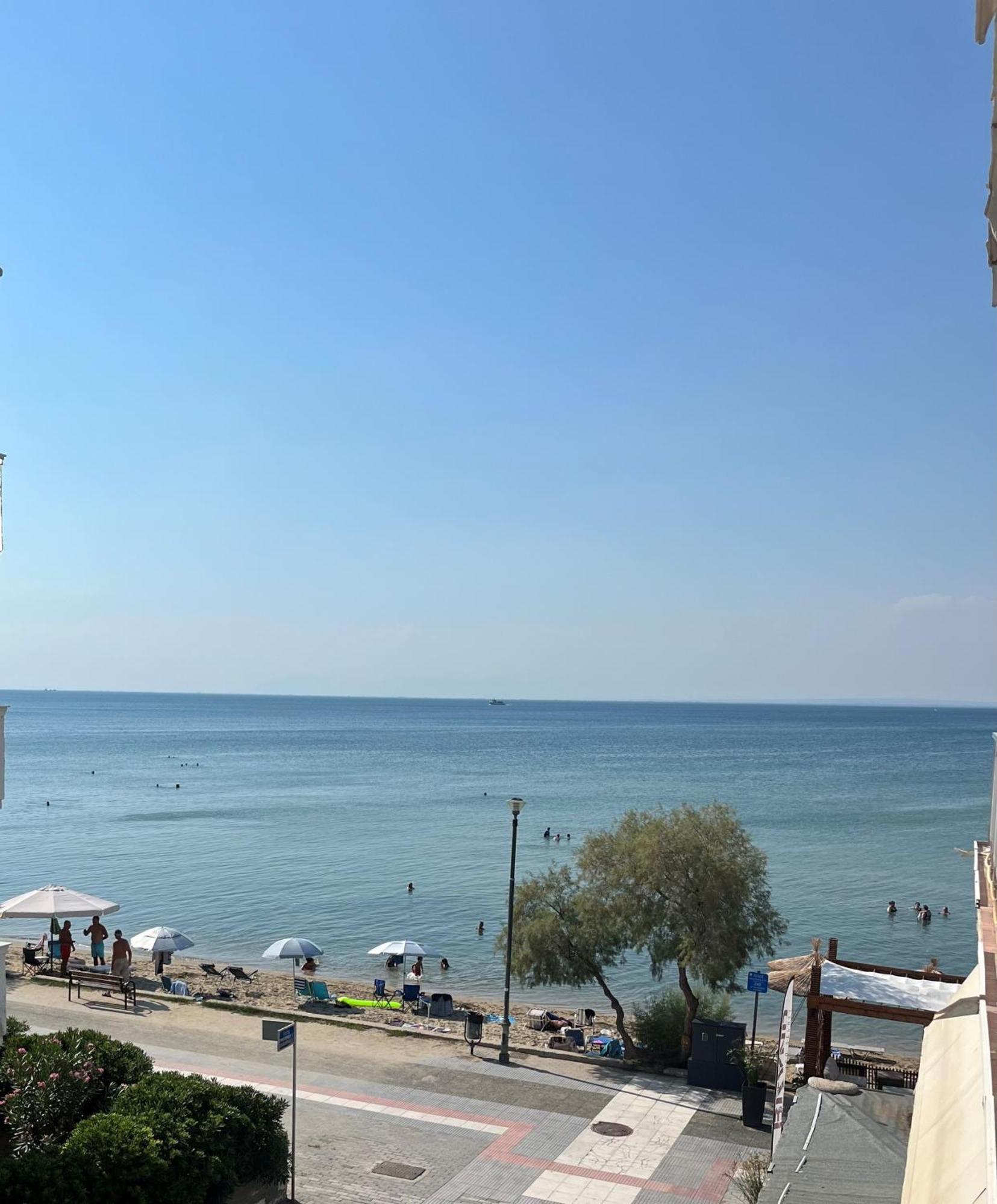 Irene Beach Front Luxury Suite Peraia  Bagian luar foto
